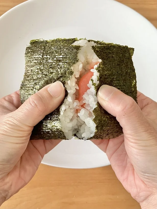 時間が経っても海苔がパリパリのおにぎりが作れる！（▶普通に作ると…）