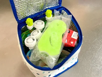 スポンジが保冷剤に？簡単に保冷剤を作る方法（▶用意するものを見る）