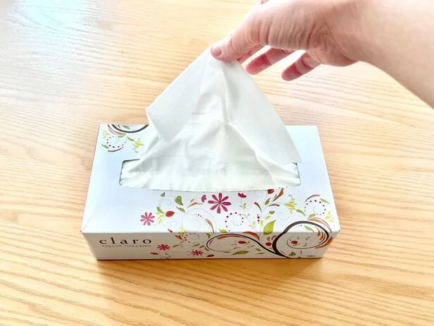 ティッシュを引き出してみると…（▶次へ）