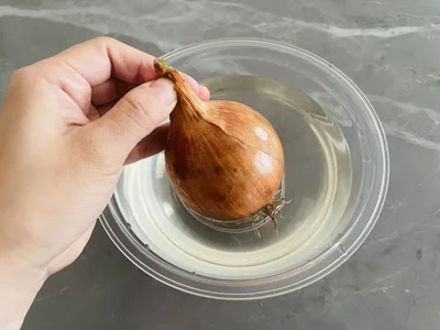 水から玉ねぎを出す（▶次へ）