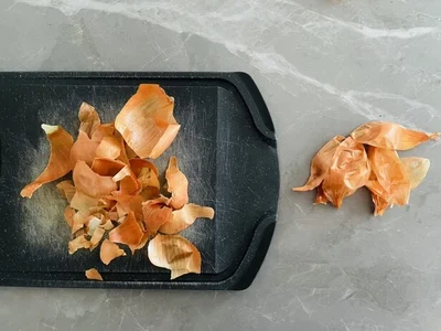 ひとまとまりになった皮を捨てるだけ！（▶次へ）