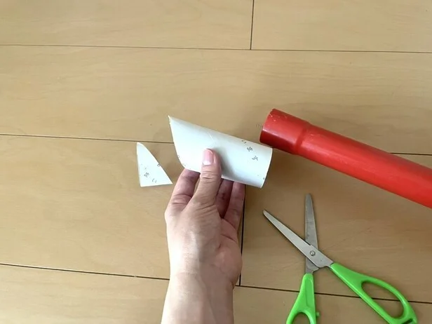 芯の先端をナナメにカットする（▶次へ）