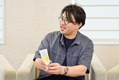 「ハンドクリームではなくエッセンス。手の美容液です」。