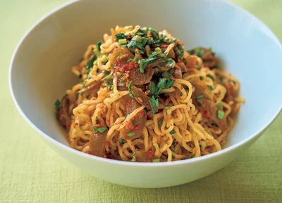 梅キムチで梅キムチビビン麺