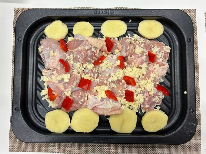 ヒートグリル皿に材料を並べる