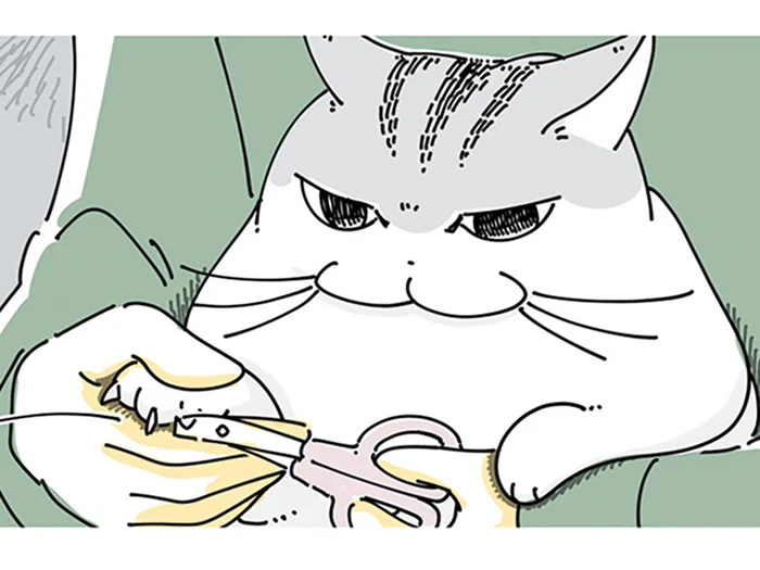 最初は不満げ、徐々に抵抗し始めるネコ。爪切りが嫌すぎるのは分かるけど