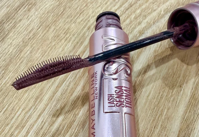 MAYBELLINE スカイハイ 08 ゆうかげ モーブブラウン:ほんのりくすみピンクっぽいブラウンで優しい印象に