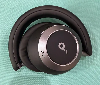 Anker Soundcore Space One Pro：折りたたむとコンパクトに！