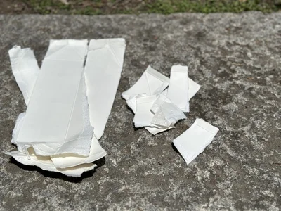 さらに短冊状にちぎりましょう。サイズはだいたい5cm×7cm（▶次へ）