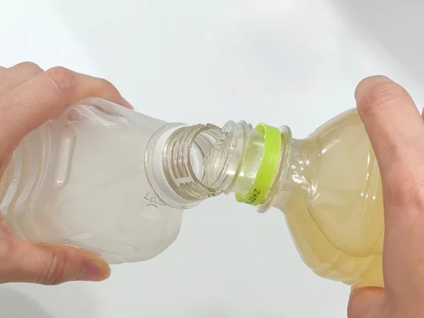 カルピスとりんごジュースを混ぜる(▶結果は…)