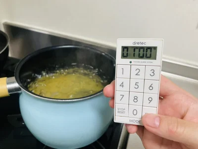 1分間ゆでる（▶麺はどうなった？）