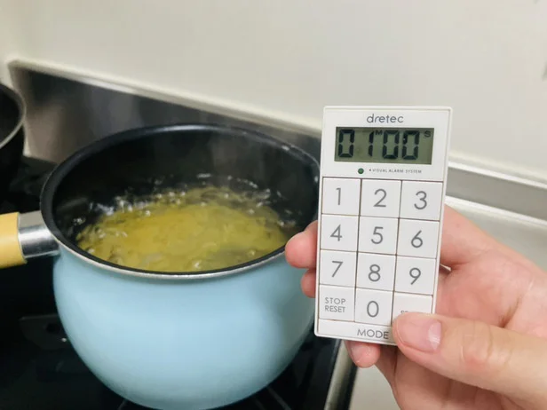 1分間ゆでる（▶麺はどうなった？）