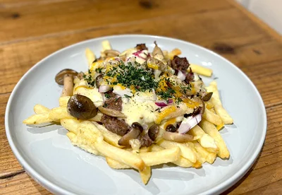クラフトビアマーケット アトレ吉祥寺店「ローディッドフライ～ビーフパティ＆チェダーチーズ＆アイオリ風ソース～」