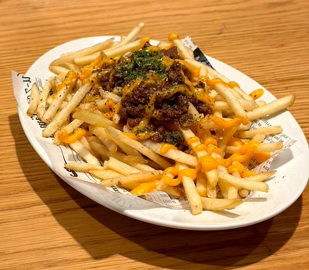 クラフトビアマーケット 京都ポルタ店「ローディッドフライ ～自家製牛すじBBQソースver.～」