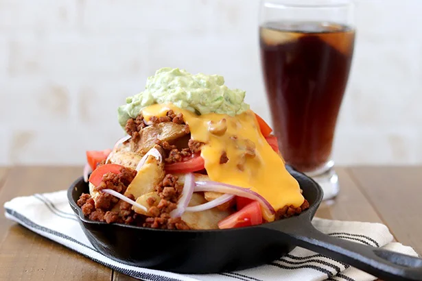 米国産ポテトのおいしさを楽しめるローディッドフライ。写真は「タコス風ローディッドフライ」