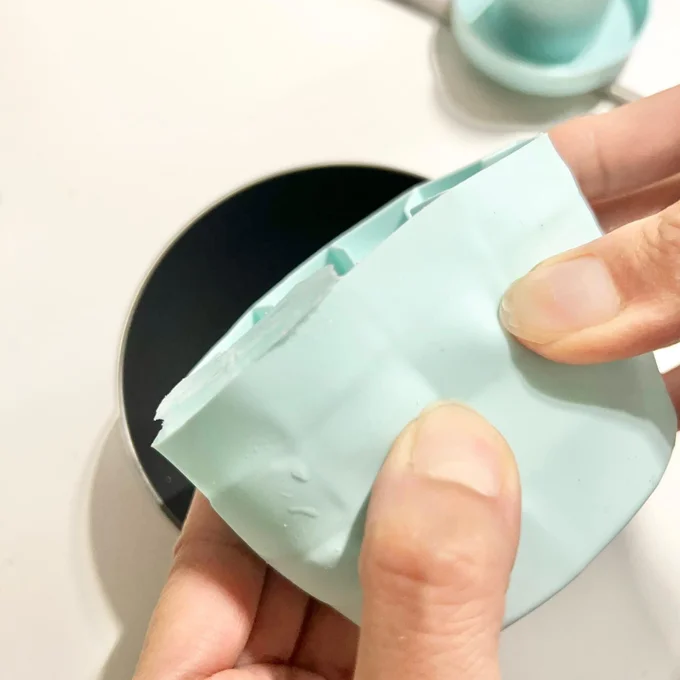 押すようにもみもみすると▶細かい氷がとっても簡単に作れました