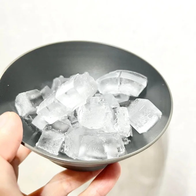 ばらばらと出てきた氷▶水以外でも!