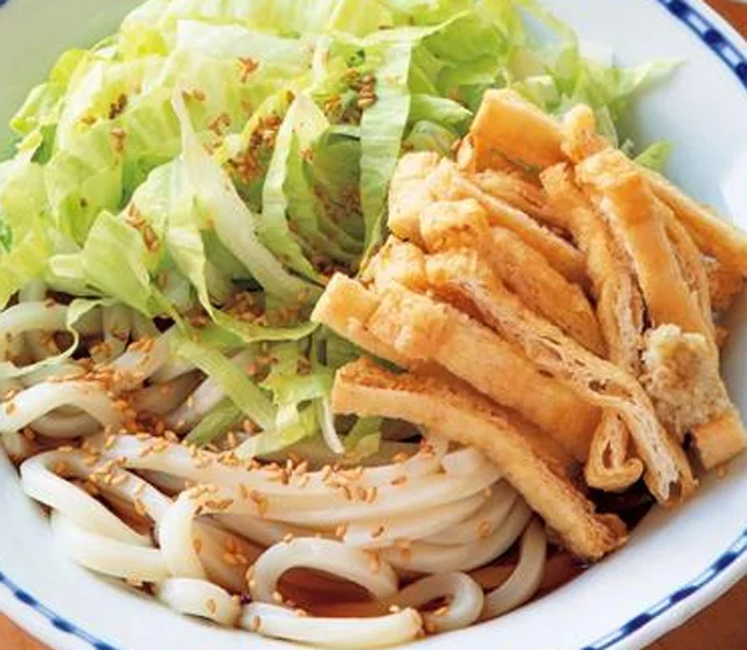 カリッと焼いた油揚げで食べ応えアップ