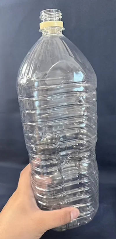 穴を開けた場所を指で押さえながら…（▶次へ）