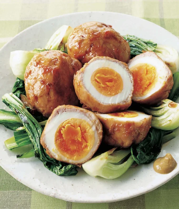 卵と豚こまで華やか! ご飯が進むボリュームおかず2選