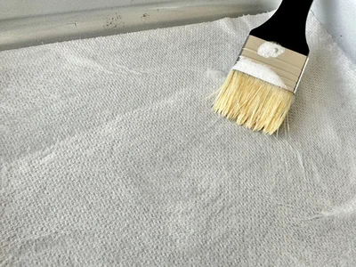 ハンドソープを塗る量は、キッチンペーパーが湿って色が変わるくらい！（▶次へ）