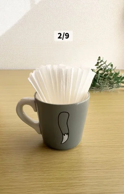 水を入れたコップに入れて、加湿器の完成▶固まった砂糖が…（⇒次へ）