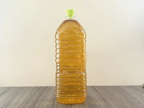 やわらかいエコボトルはへこませると強度が落ちるので、素材によって方法を選ぼう