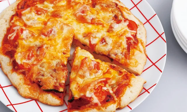 トースターで12分！夜に仕込めば朝は具をのせて焼くだけの「米粉ピザ」