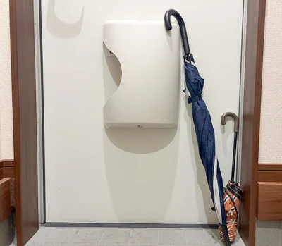 玄関で置き場に困る傘（▶準備物を見る）