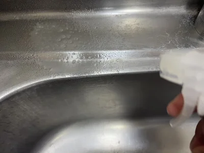 クエン酸との併用も頑固な水垢汚れに効果的（▶次へ）
