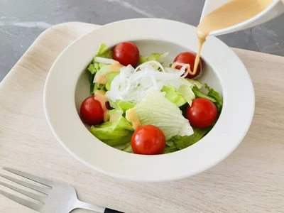 ドレッシングをかけて美味しく食べよう！（▶水分は？）