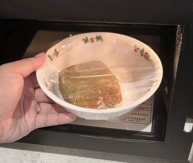 ラップをかけて電子レンジで温めれば完成!(▶他の活用方法は?)
