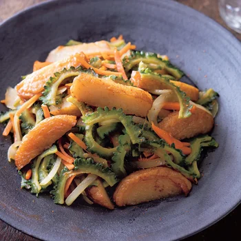 夏野菜のおいしい苦みと甘辛味でご飯が進む「ゴーヤーさつま揚げ炒め」【笠原将弘の作り続けたいおかず】