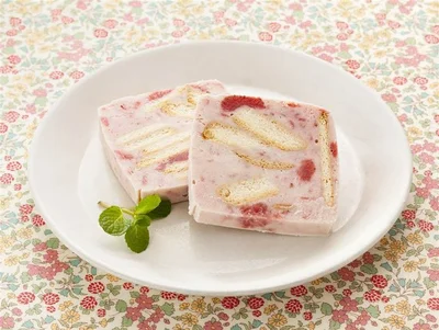 牛乳パックで簡単に作れるアイスケーキも▶材料は3つだけ！（⇒次へ）