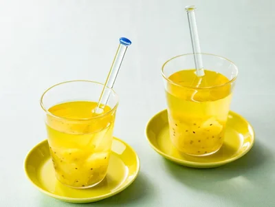 「市販のジャスミン茶＋まるかじゅり」を混ぜるだけでさわかやかフルーツティーに▶フルーツティーの材料は次画像です（⇒次へ）