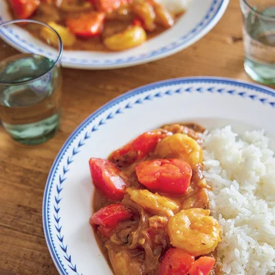 トマトのうまみで短時間煮込みでも本格味！「トマトとえびのクイックカレー」【夏野菜の最強レシピ】