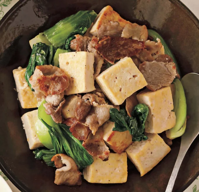 にんにくをきかせて、味に深みを出して「豚肉と豆腐のガーリック炒め」