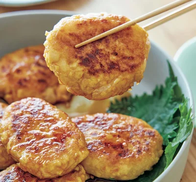 照り照りの甘辛仕上げでご飯が進む「豆腐と長いもの落とし焼き」