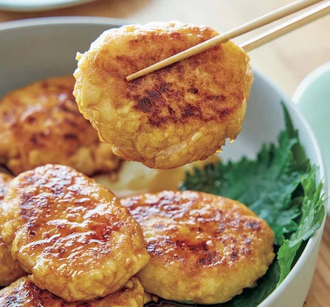 照り照りの甘辛仕上げでご飯が進む「豆腐と長いもの落とし焼き」