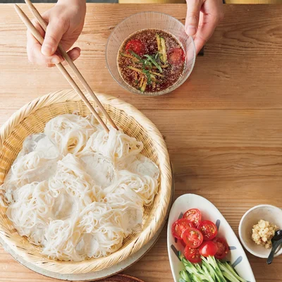 夏野菜のごまだれそうめん