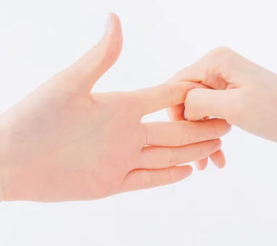 頭痛や腹痛のお悩みに！ボディバランス整体師が教えるツボ&反射区押し
