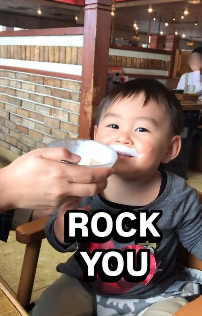 白ひげになっちゃった!▶お父さんがロックソングを歌うと…(⇒次へ)
