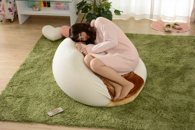 き、危険すぎる… ふわモチ「食パンクッション」が人をダメにする