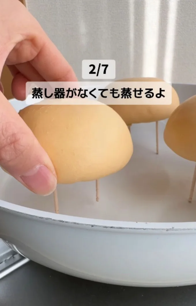 爪楊枝を逆さにして肉まんを立たせる▶レタスが長持ちする!?(⇒次へ)