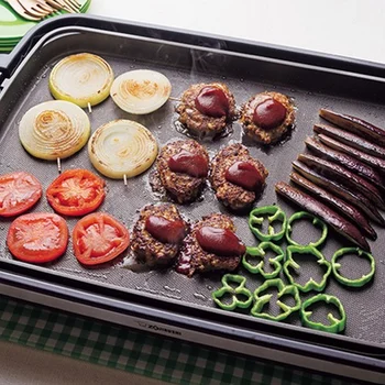 休日はホットプレートで一気に調理！ 「ミニハンバーグと食パンパニーニ」