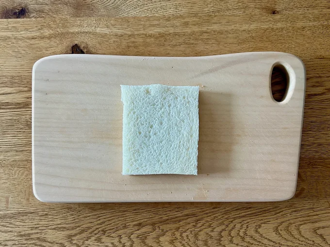 食パンは耳をカットする
