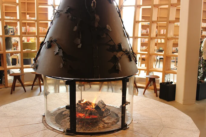 蔦屋書店内にある本物の暖炉