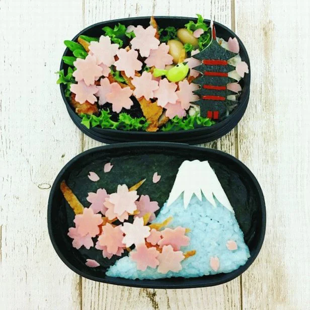 「オーワンダフル！」と外人ノリになりそうなくらい、日本の美が詰め込まれている！　キャラ弁「日本の春弁当」（投稿者：ちえさん）