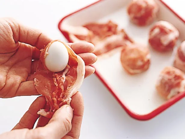 うずらの卵に薄切り肉を巻きつけるだけで簡単肉だんごに