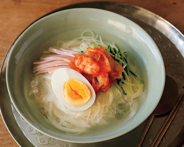 【暑い日でもつるっと食べられる！】ひんやり楽しむアレンジそうめん「トマトだれ」「冷麺風」